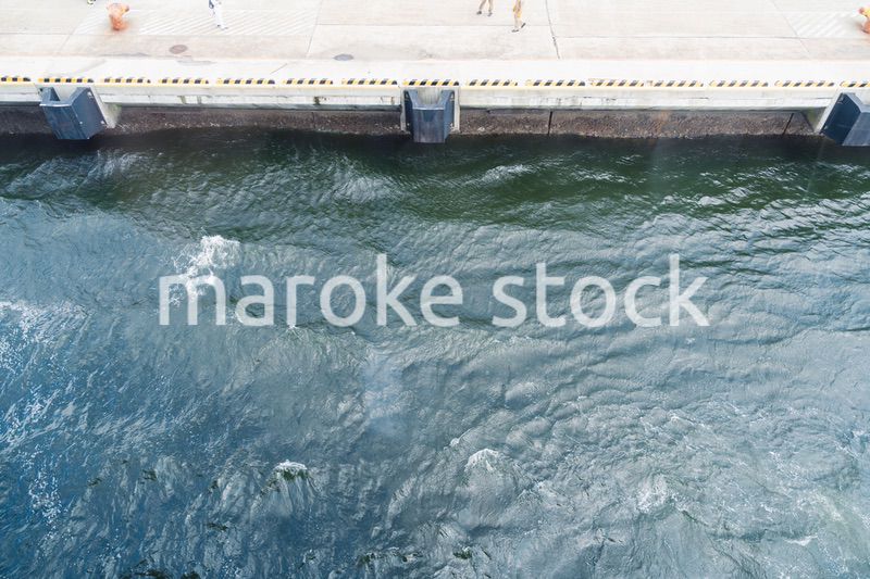 大型船が接岸する港