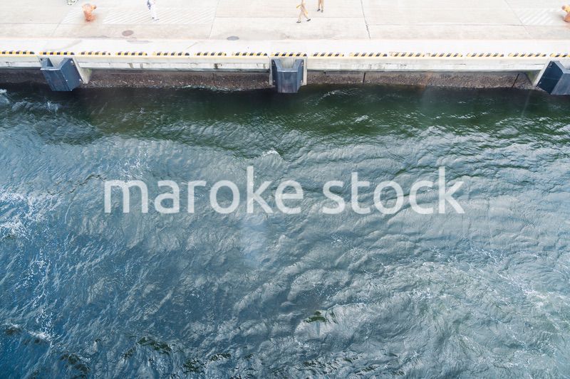 大型船が接岸する港