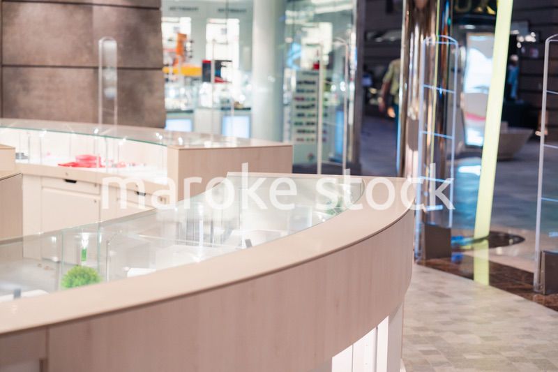 高級ブティックのショーケース