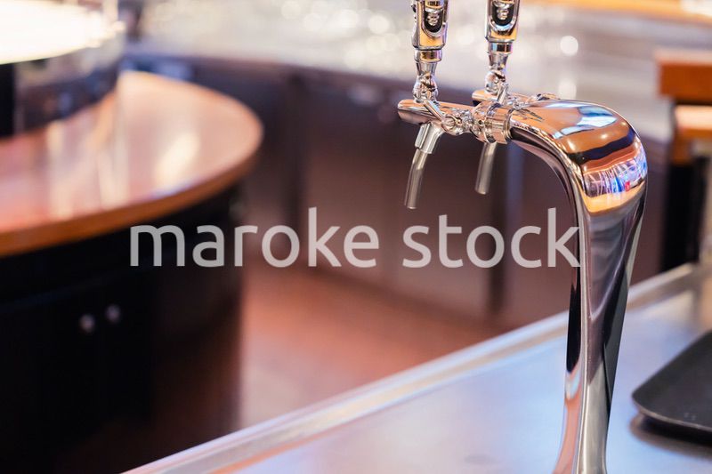 生ビールを注ぐサーバー