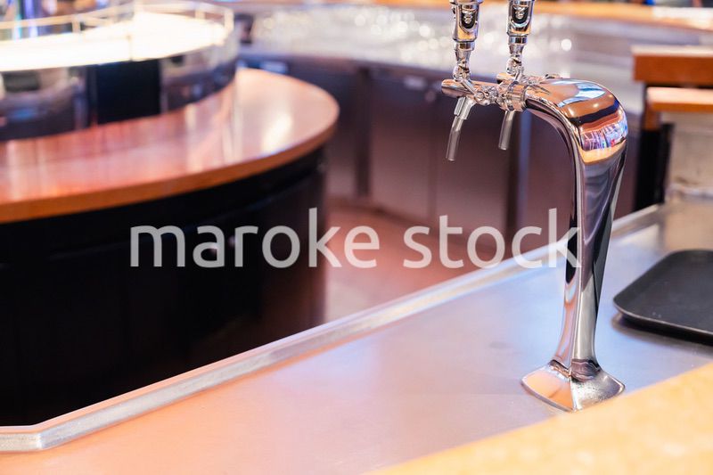 生ビールを注ぐサーバー