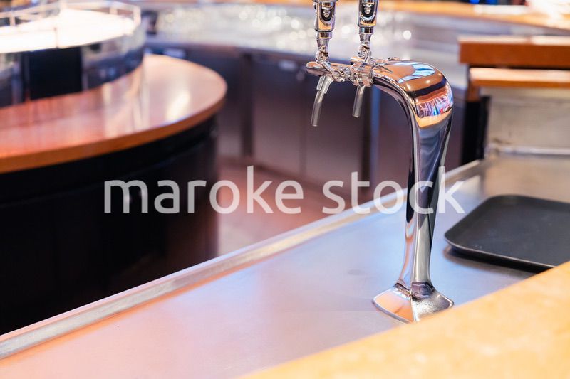 生ビールを注ぐサーバー