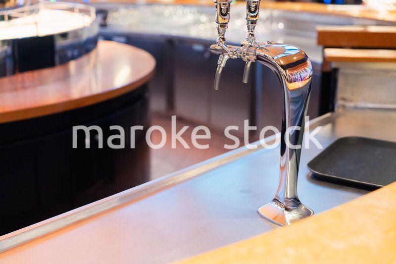 生ビールを注ぐサーバー