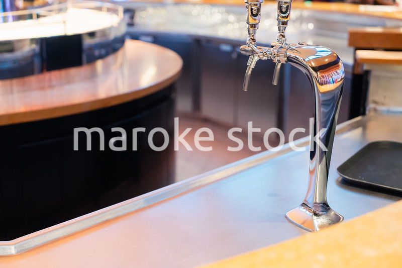 生ビールを注ぐサーバー