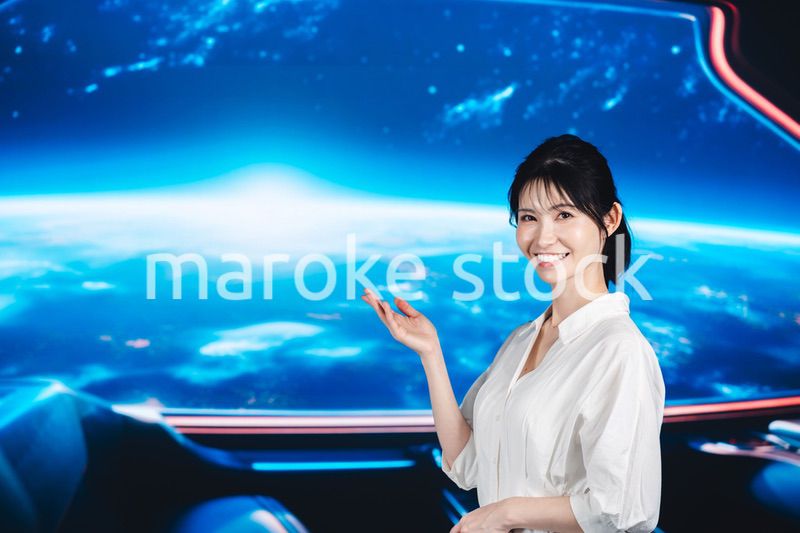 宇宙旅行を楽しむ若い女性