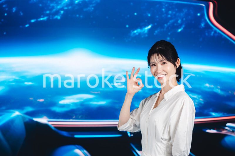 宇宙旅行を楽しむ若い女性