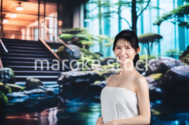 温泉でリラックスする若い女性