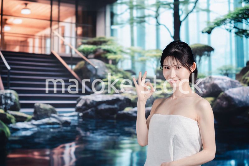 温泉を楽しむ若い女性