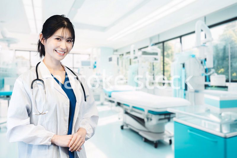 笑顔の女性ドクター