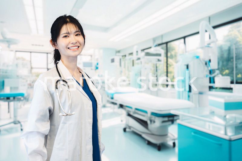 笑顔の女性ドクター