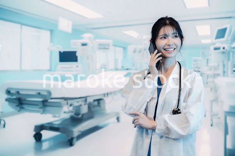 病院で活躍する女性のドクター