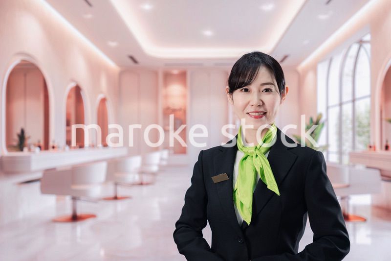 サロンで接客をする若い女性