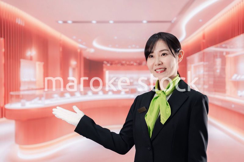 免税店で働く女性スタッフ