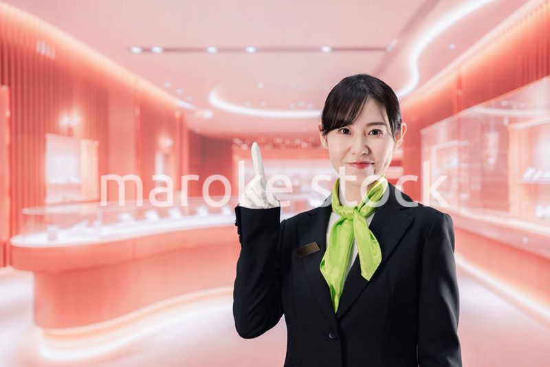 免税店で働く女性スタッフ