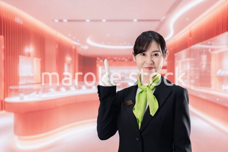 免税店で働く女性スタッフ