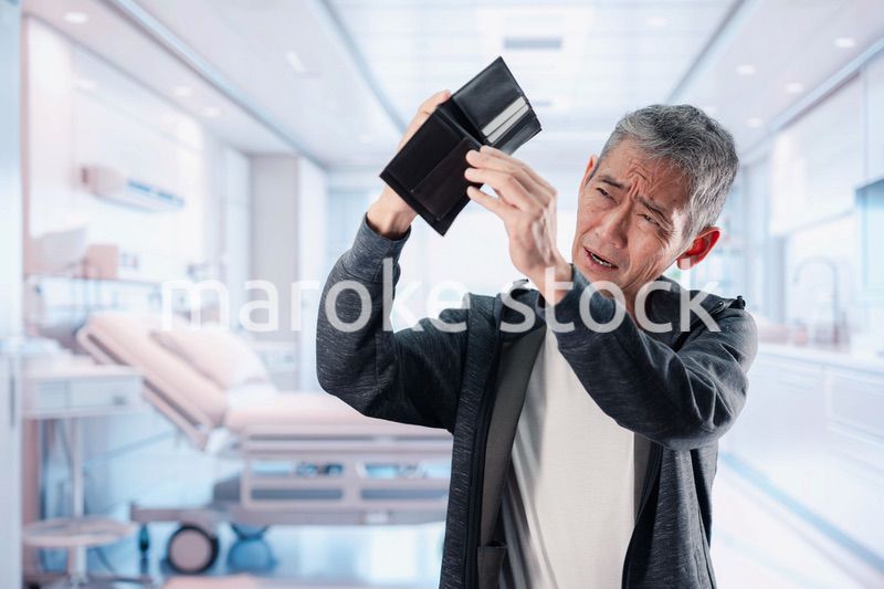 医療費に苦しむ高齢の男性