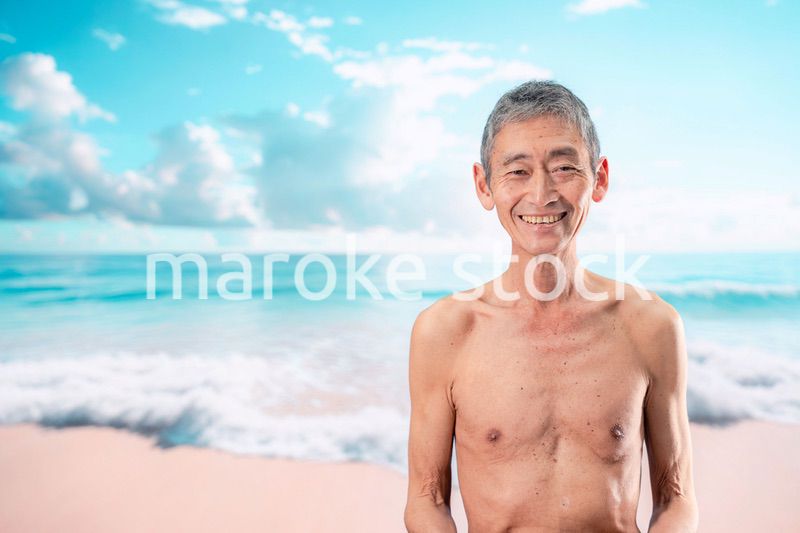 ビーチで楽しく過ごす高齢の男性