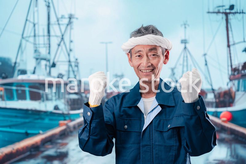 漁港で働く漁師