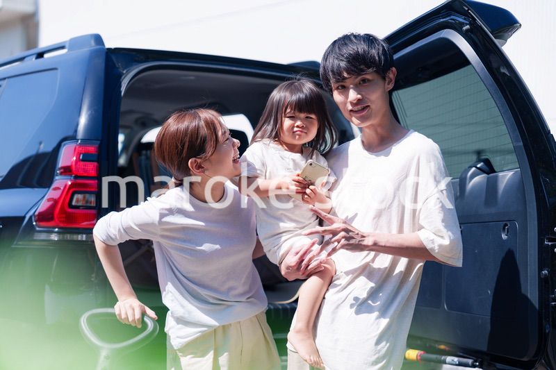 家族みんなで車でおでかけ