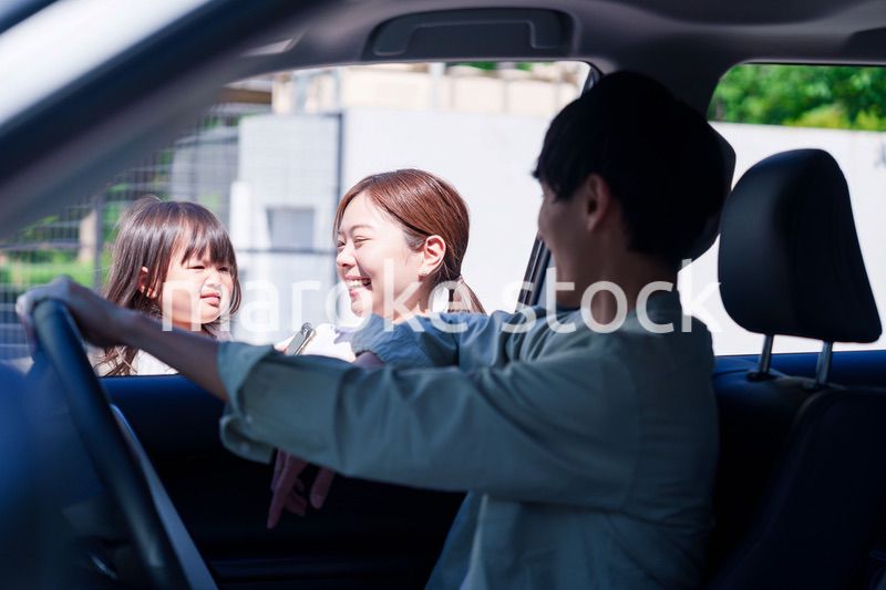 家族みんなで車でおでかけ