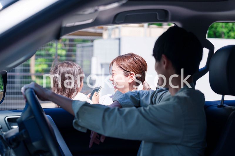 家族みんなで車でおでかけ