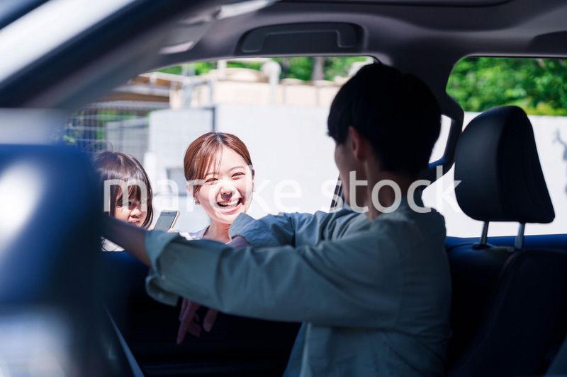 家族みんなで車でおでかけ