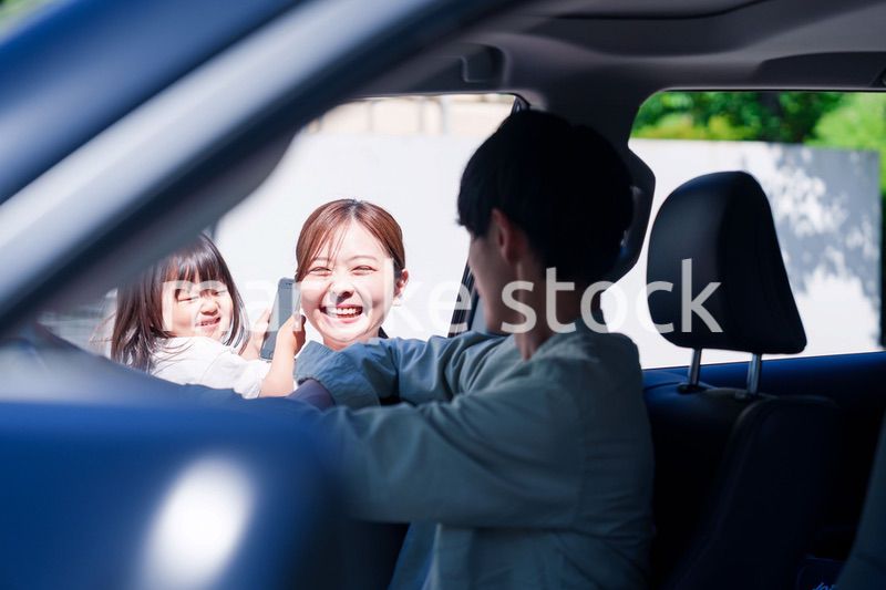 家族みんなで車でおでかけ