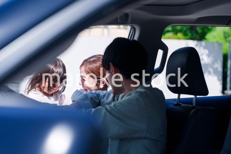 家族みんなで車でおでかけ