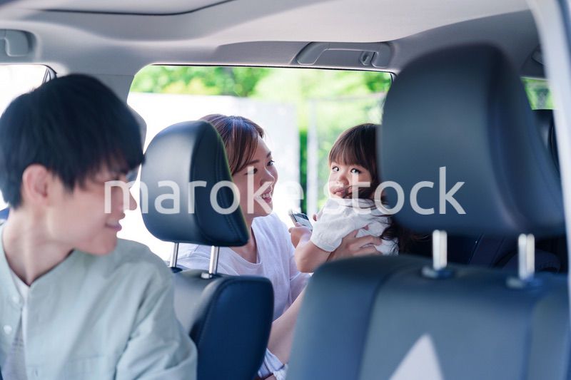 家族みんなで車でおでかけ