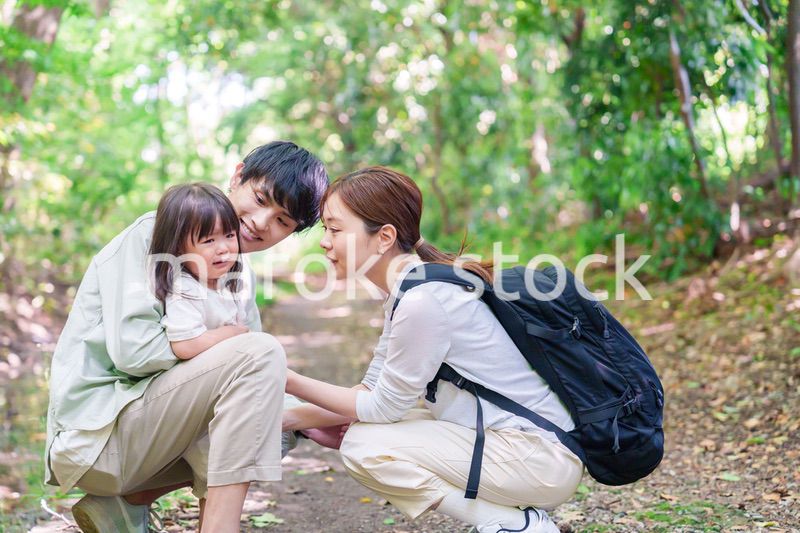 機嫌が悪くなく子どもと家族