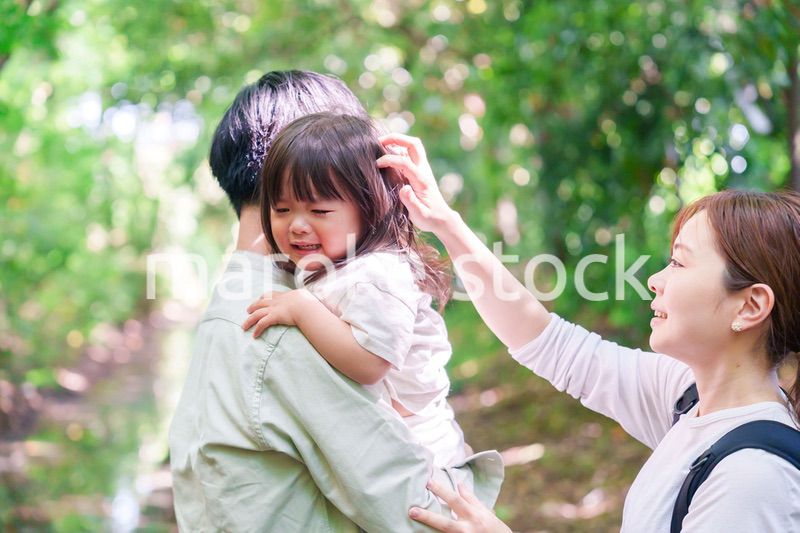 機嫌が悪くなく子どもと家族