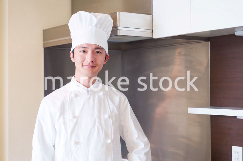 コック帽を被った調理師の男性