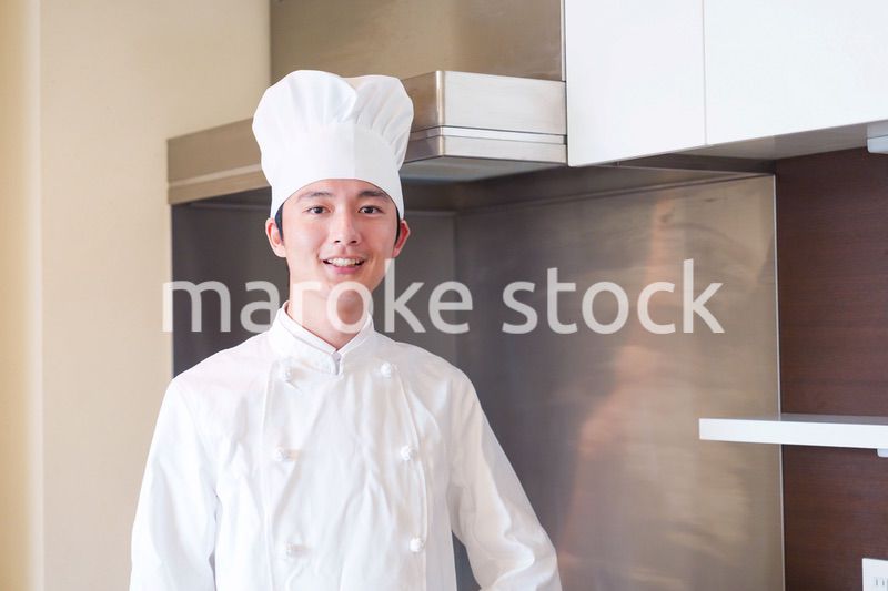 コック帽を被った調理師の男性