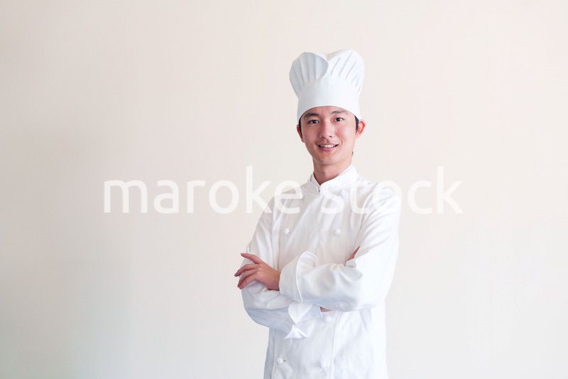 コック帽を被った調理師の男性