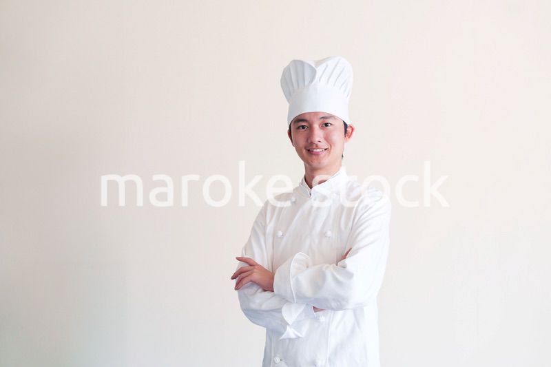コック帽を被った調理師の男性