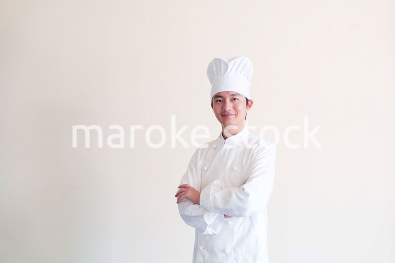 コック帽を被った調理師の男性