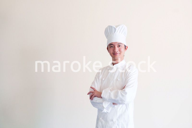 コック帽を被った調理師の男性