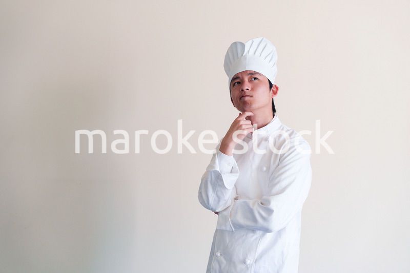 コック帽を被った調理師の男性