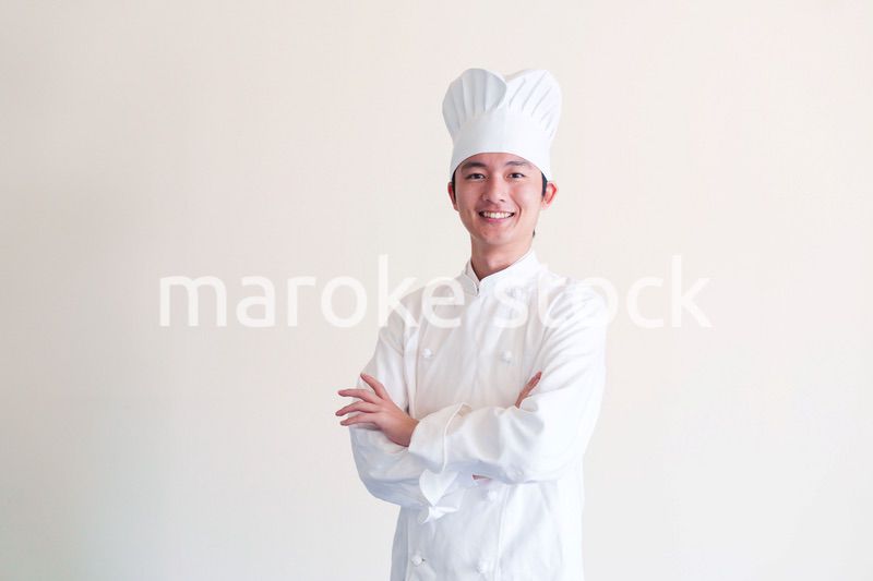 コック帽を被った調理師の男性
