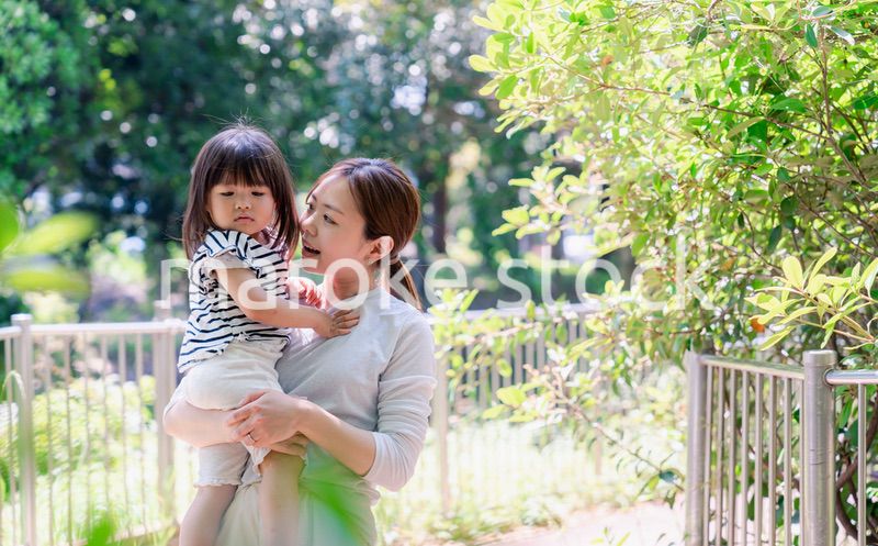 お母さんと2歳の女の子