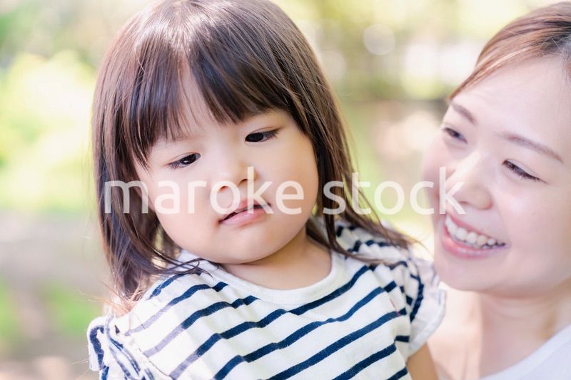 お母さんと2歳の女の子