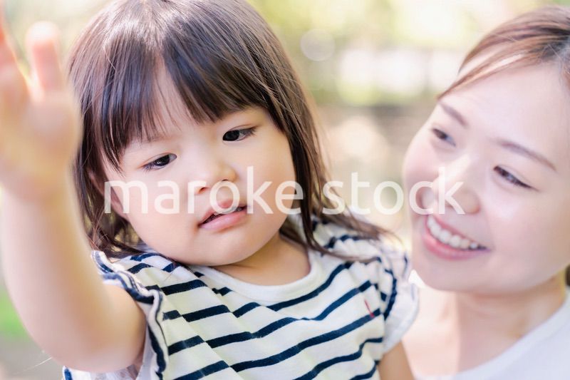 お母さんと2歳の女の子