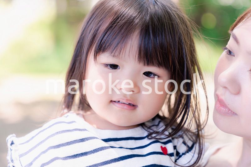 お母さんと2歳の女の子