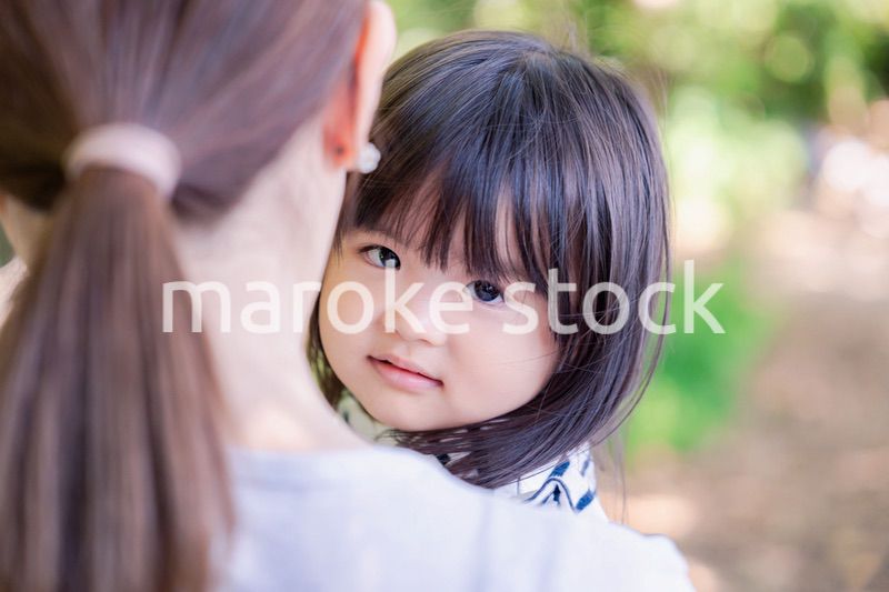 お母さんと2歳の女の子