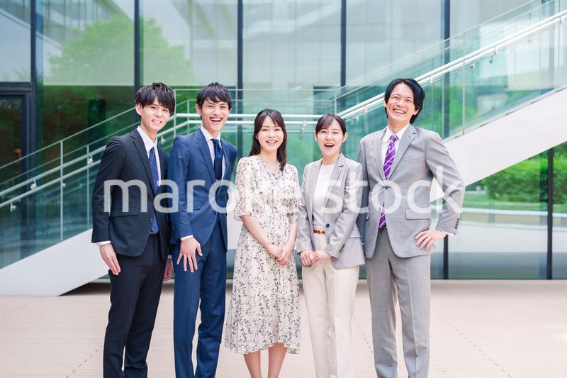 笑顔のビジネスパーソン・集合写真