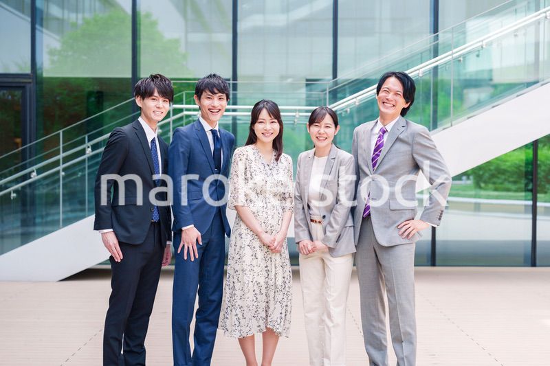 笑顔のビジネスパーソン・集合写真