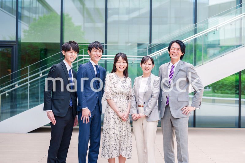 笑顔のビジネスパーソン・集合写真