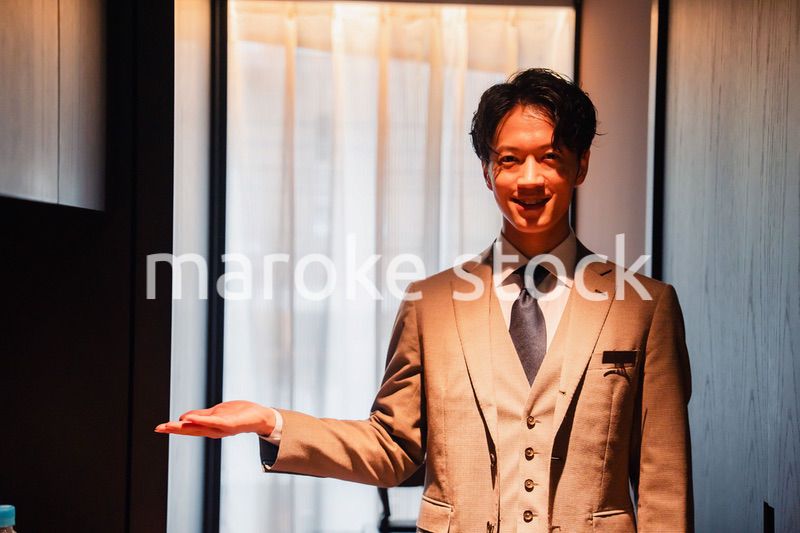 ラグジュアリーホテルで働く男性スタッフ