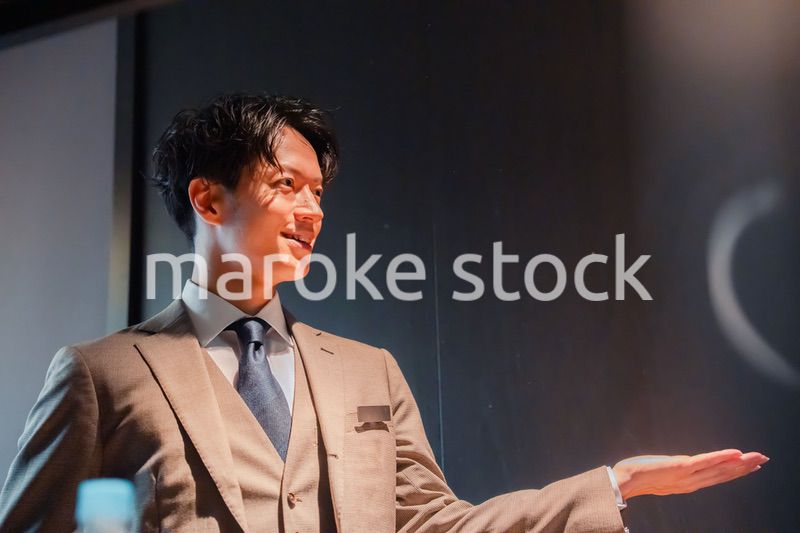 ラグジュアリーホテルで働く男性スタッフ