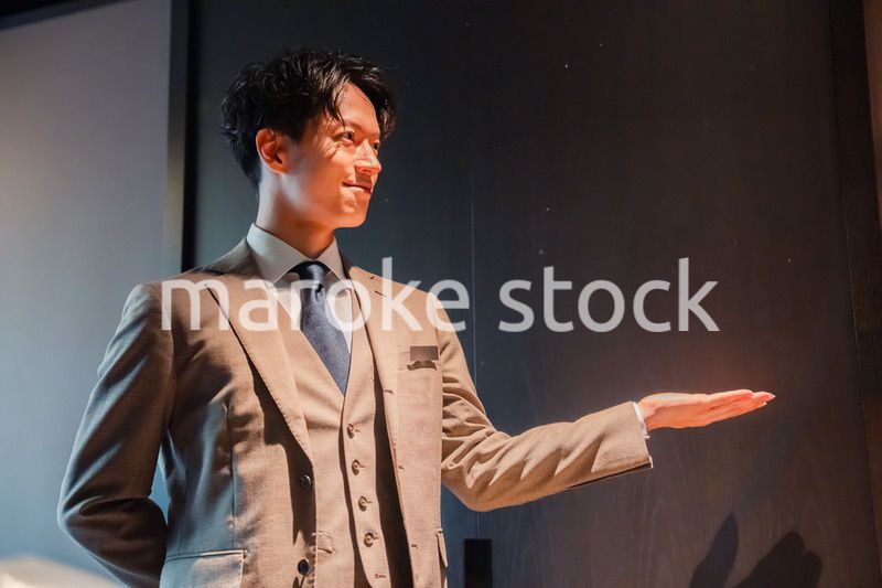 ラグジュアリーホテルで働く男性スタッフ